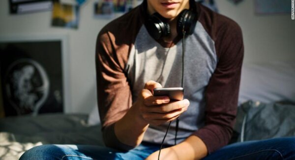 Screen Time and Kids: Parents Need to Worry Less About Hours Logged